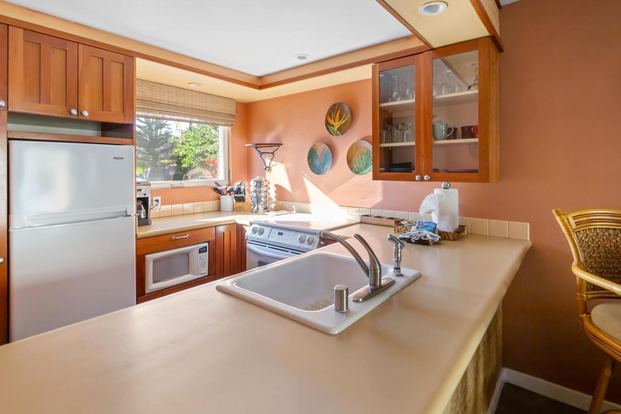Bamboo Suite, 1 Bedroom, Sleeps 4, Pool & Bbq, Pre-Renovation Summer Sale Kihei Eksteriør billede
