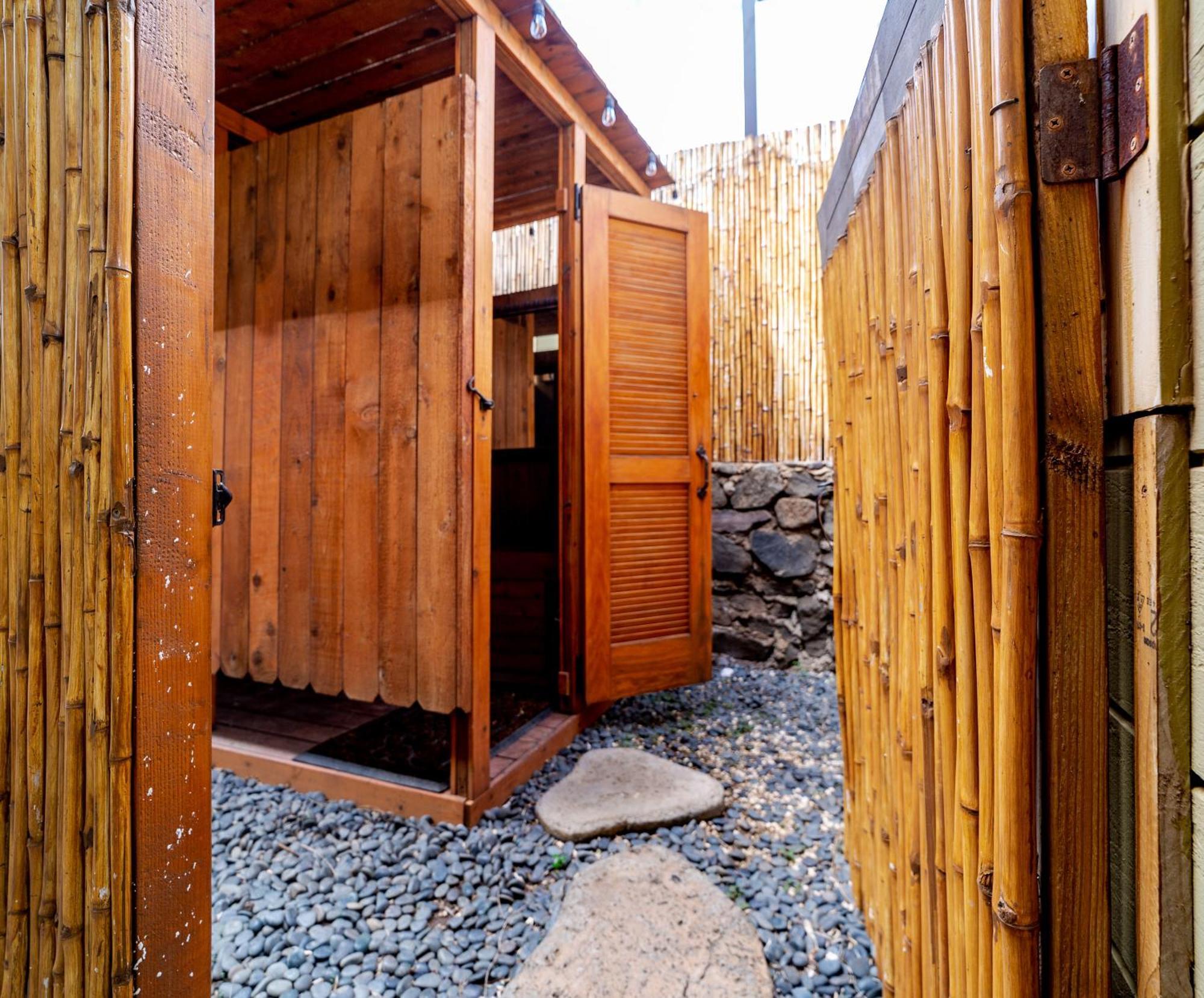 Bamboo Suite, 1 Bedroom, Sleeps 4, Pool & Bbq, Pre-Renovation Summer Sale Kihei Eksteriør billede